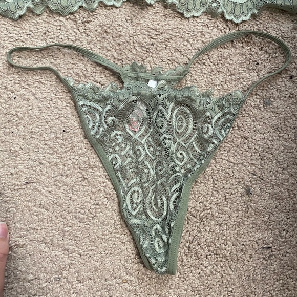 NWOT Bra and Pantie set - Picture 4 of 6